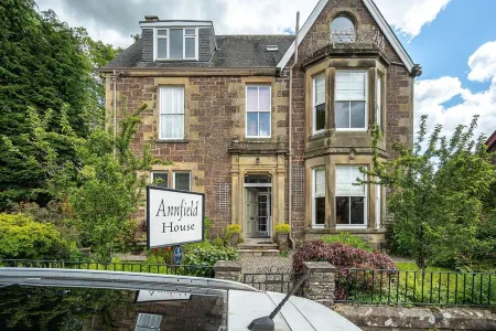 Spacious Victorian House in Callander - perfect for family holidays. Отели рядом с достопримечательностью «Bracklinn Falls Bridge and Callander Crags»