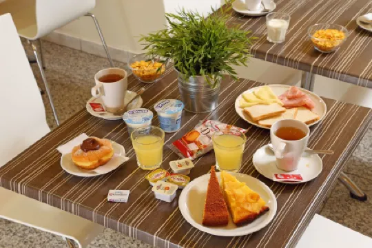 Hotel Nizza Отели рядом с достопримечательностью «площадь Республики»