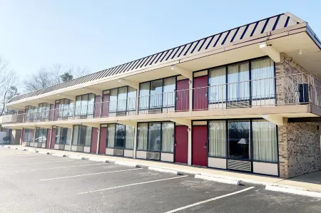 Paris Inn and Suites