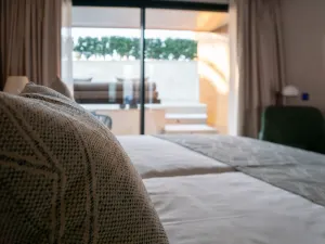 TenSuites - Adults Only