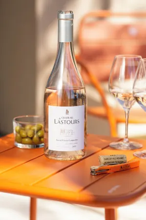 Les Villas du Château de Lastours Отели в г. Сижан