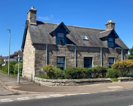 Otago Cottage, Brora Hotels in Brora