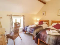 Cosy Barn - Sleeps 8 Hot Tub & Countryside Views