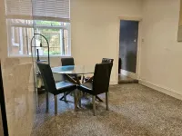 2 Bed House - Sleeps 5 - Garden - Parking - Wifi