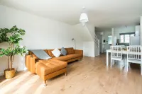 Sleek and Stylish 2Bd Home with a Garden Anerley