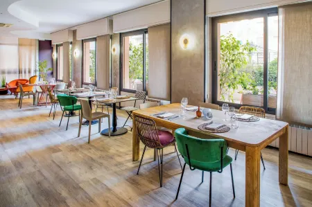 Hotel Bristol Отели в г. Алассио