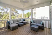 449 Tarpon Blvd Hotels in Beaufort County