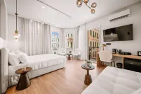 Plānis STR Urban Suites by Semavί のホテル