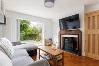 Stunning 5 Bed in the Centre of Bourton