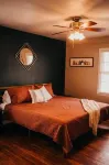 The Burrow-Cozy 3 Bdrm HM - Free Parking - 4-Star