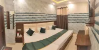 G L Palace