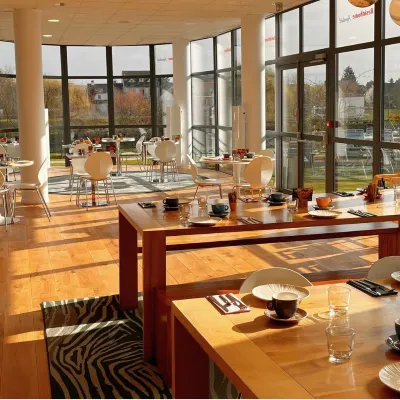 Residhome Neuilly Bords de Marne Hotels near Chelles-Gournay RER Station