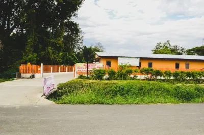 Bannkrithamed Chiangmai Hotels in San Phak Wan