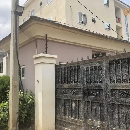His Glory's Apartment
