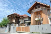 Tegal Panggung Guest House - parking