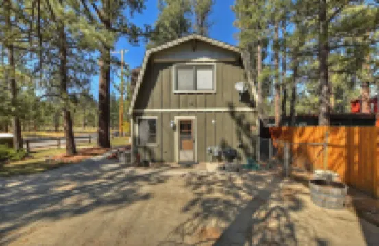 88 Acres Cottage in Big Bear w HotTub