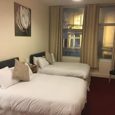 ML Lodge Отели рядом с достопримечательностью «Замок Кардифф»
