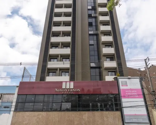 Rede Andrade Vernon Hotels near Batel
