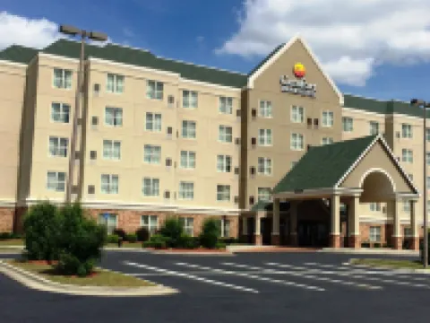 コンフォート イン & スイーツ コーディール コーディールのホテル