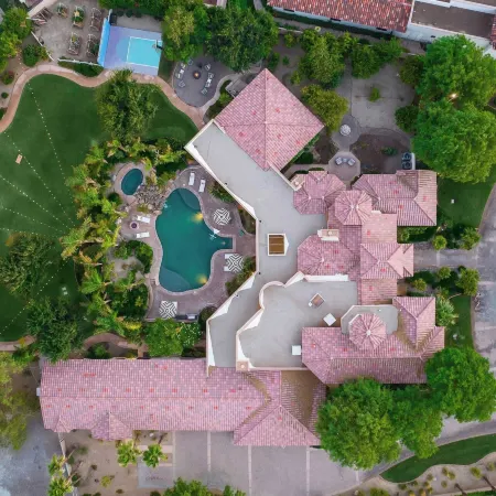 Villa Verbena by Avantstay Expansive Estate w/ B-Ball Court, Pool/Spa & Entertainer's Yard