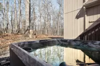 Cozy Retreat - 3 Fireplaces, Hot Tub, Fire Pit, Deck Hotels in Berkeley Springs