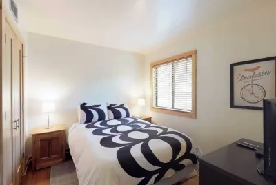 Sockeye by AvantStay Modern 2 Br Condo w Access to Northstar Resort Community Hotels near Carnelian Bay