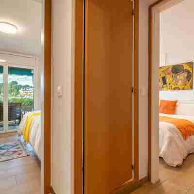 Designer Luxury Two Bedroom Apartment Rooms