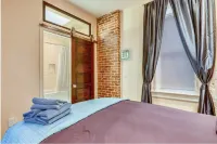 Elegant Retreat - Modern Penthouse with Amenities Hotels in Petworth