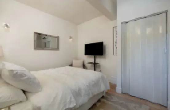 Guest House Roseville Retreat