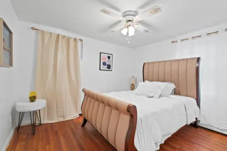 New  Fall Season " Open Space Concept & Cozy 2 Bed Ranch - Min from Downtown