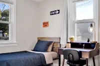 Beautiful 2-bedroom house with AC and fast WiFi in Belleville Hotels in St. Clair County