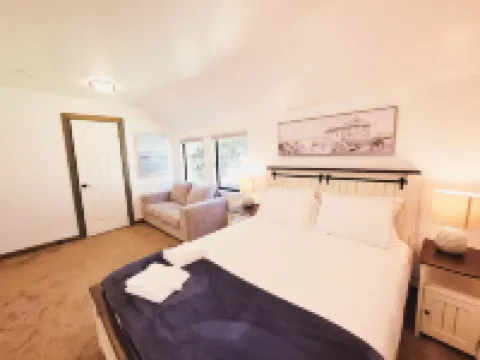 Harbor View/Hot Tub/Fire Pit/Mins to Beaches & Restaurants/Family & Pet Friendly