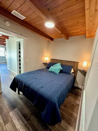 Cottage 31: Hibiscus Hut - Waterfront Lodging in Downtown Tavares, FL