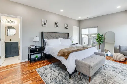 Townhouse - Urban Living with Rooftop Deck!