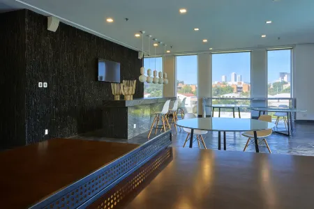 Park Life Guadalajara Отели рядом с достопримечательностью «Госпиталь Кабаньяс»