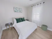 Seaview Escape~ 5 Minute Stroll to Beach & Private Outdoor Entertainment Area