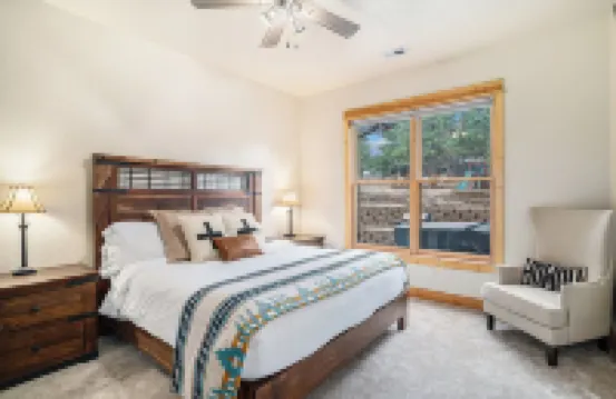 Bobcat Bunkhouse in Estes Park-3 Bed Family Retreat with Wi-Fi A/C Games Hot Tub