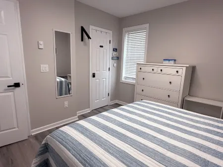 Charming Cottage in Seaside Heights, 3 Houses from Beach, Parking, Beach Badges