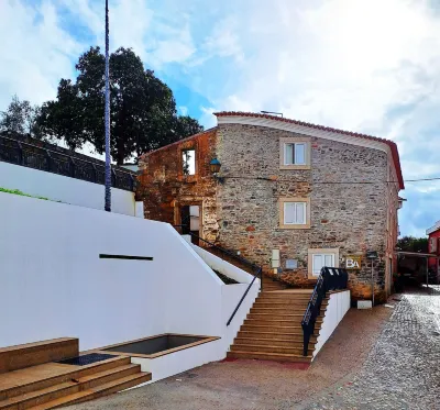Largo da Fonte Hotels in Pedrogao Pequeno