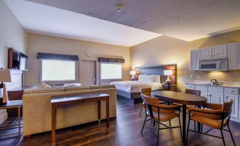 Alpenglow Lodge