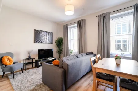 2 Bed Flat - Town Centre