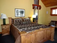Tahoe Ski Lodge  WiFi, hot-tub sleeps 12
