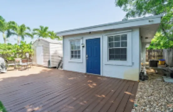 Cozy Coastal Retreat! Fenced Turf Yard • Bikes • Hammock • BBQ • 65” TV