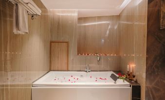 Quality Inn Elite Levelup Boutique