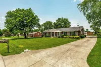 Spacious Home in Quiet Neighborhood - Half Mile from Historic Gallatin Square