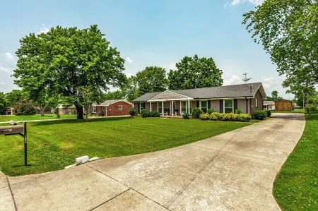 Spacious Home in Quiet Neighborhood - Half Mile from Historic Gallatin Square