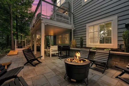 Dog-Friendly lakehouse with gameroom & patio. Golf Cart included for summer 2025