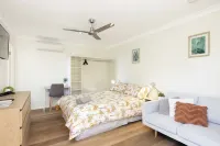Smart Suites Self Check-in Apartments - 144 Dixon Hotels near Toohey Forest Park