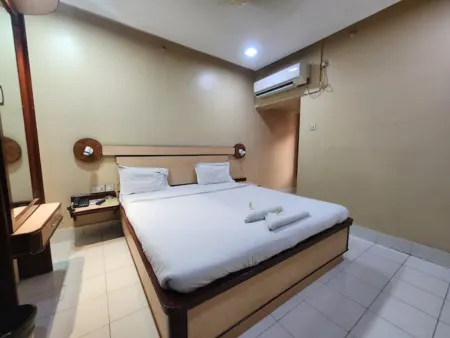 Hotel Pushpak International Отели рядом с достопримечательностью «Индиан Музеум»