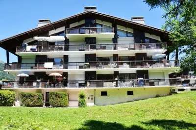 Studio 276 south-facing, (4-minute walk to Lay gondola) heated indoor pool